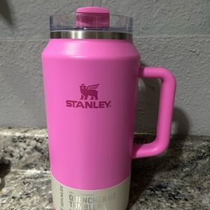 Stanley Vibrant Pink Quencher Tumbler with Handle